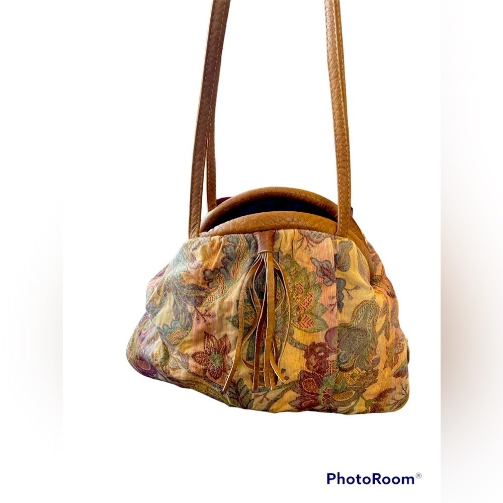 tapestry vintage satchel purse Beautiful condition. BOHO, cottage-core.